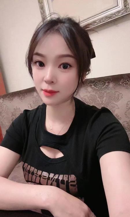 颜值年轻小姐姐