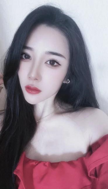 年轻小姐姐抓龙筋