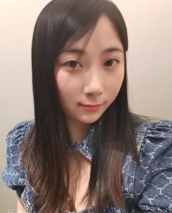 前凸后翘小姐姐