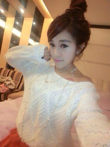 乌市微信兼职女“月儿”
