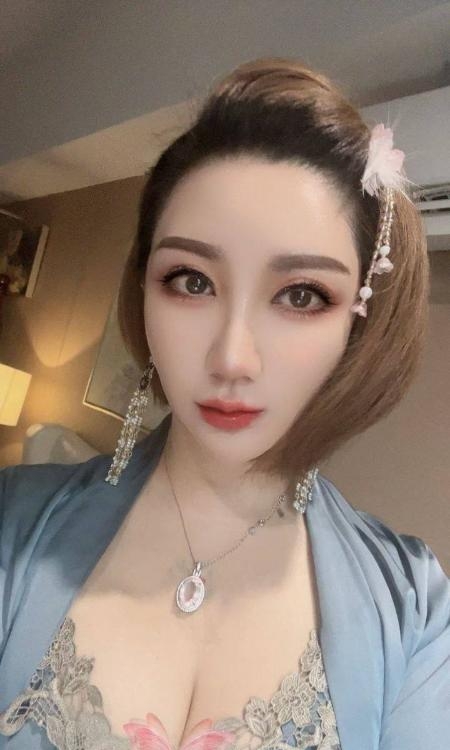天河珠宝御姐