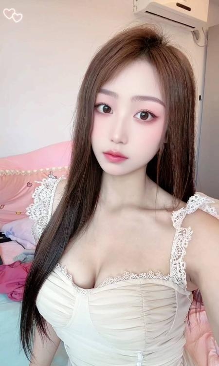 美胸服务系老师甜甜