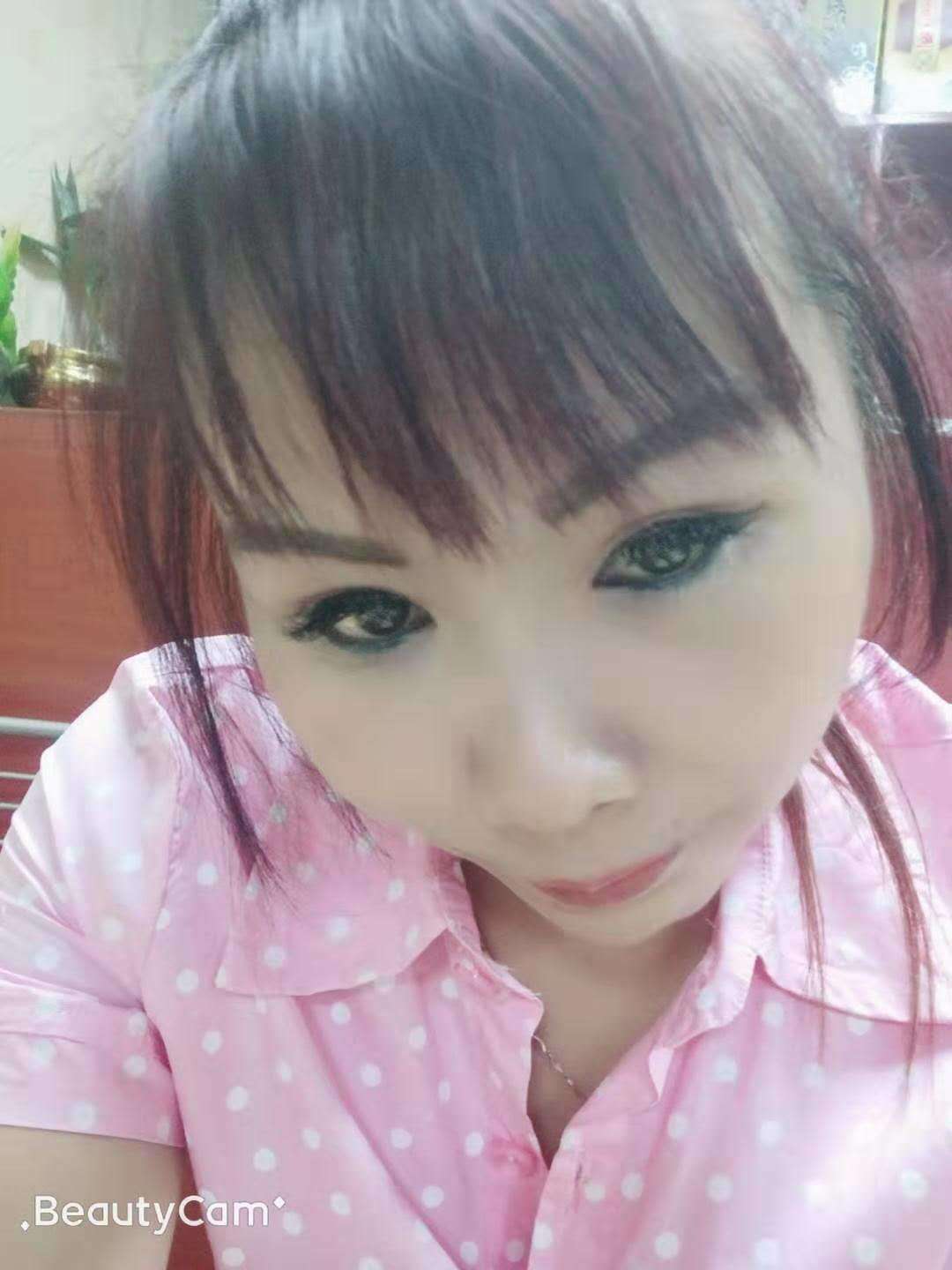 [济南]2020年6月17日大明湖边的夏雨荷大娘