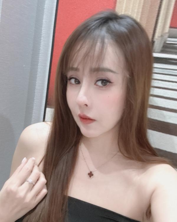 天然大胸御姐性感兼职