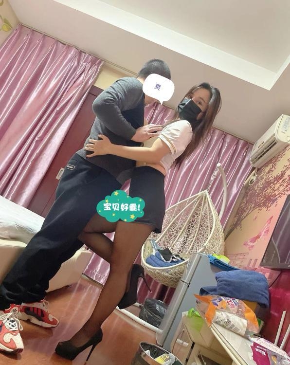 跳艳舞美女老师