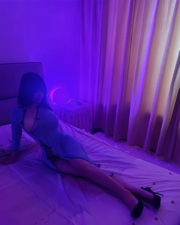 一线天E奶兔兔不放假