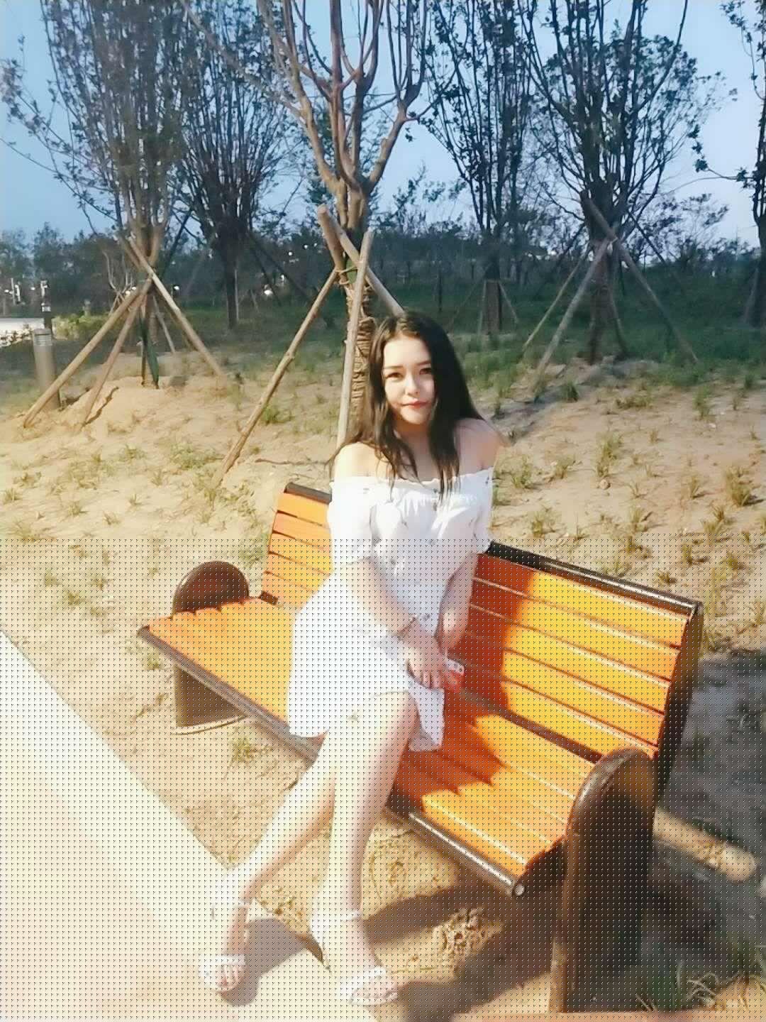 郑州大学学生，高挑美女人美肤白