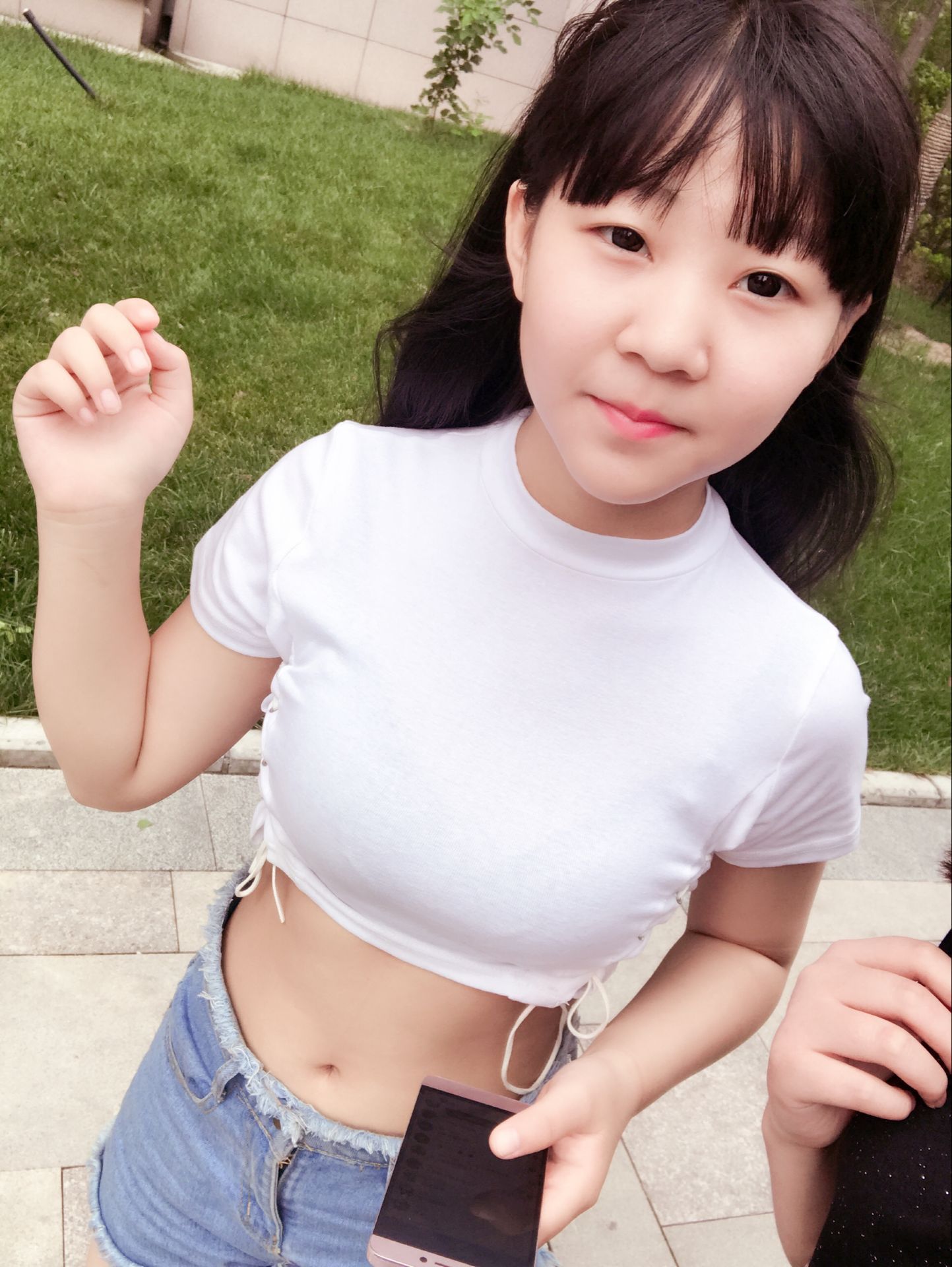 一个清纯滴宝宝哇，胸大很卡哇伊