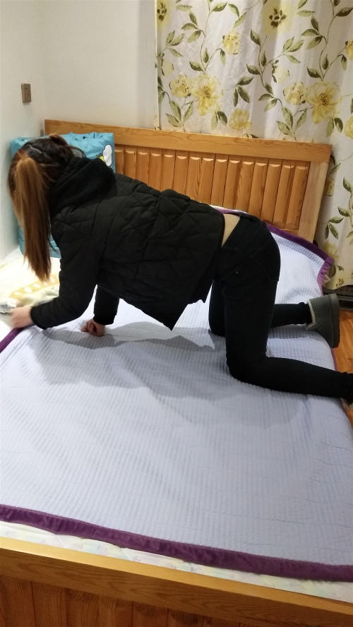 南阳林溪谷小公寓里的嫩妞