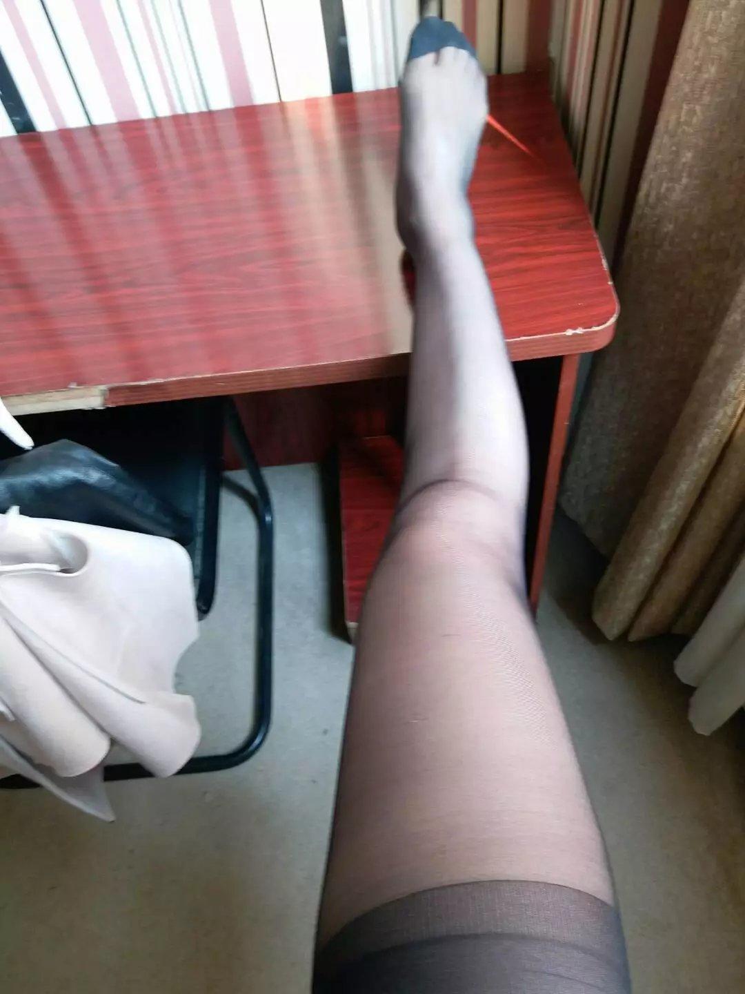 爱穿丝袜的离异熟女