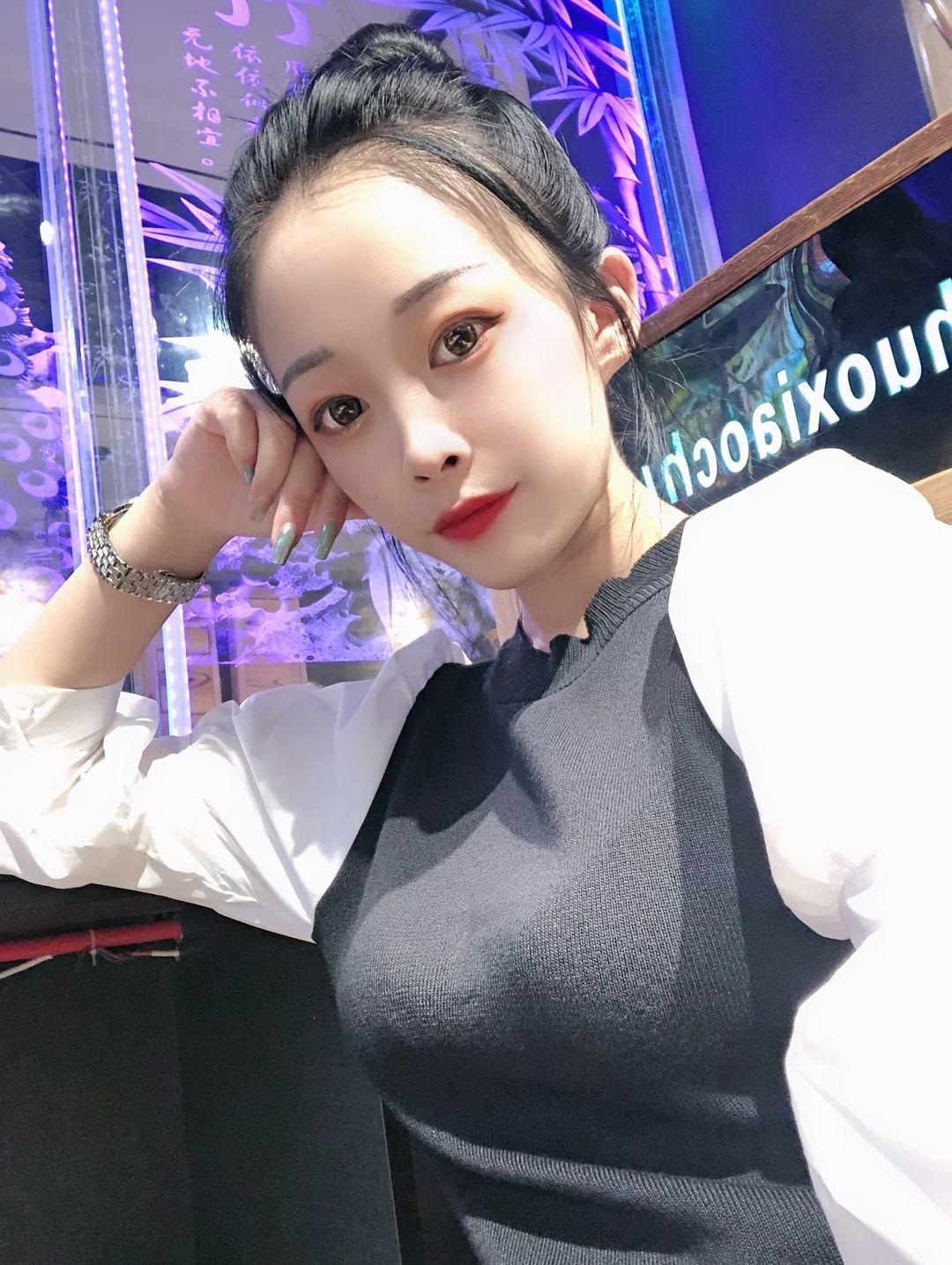 天府新区川妹子：粉嫩胸大服务好，水多下紧好资源