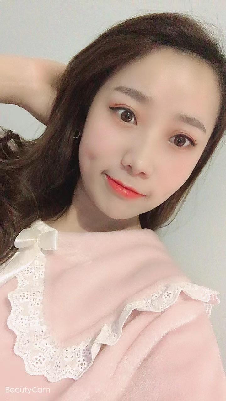 [成都]2021年3月28日成都地铁3号线三河场站漂亮的邻家妹子