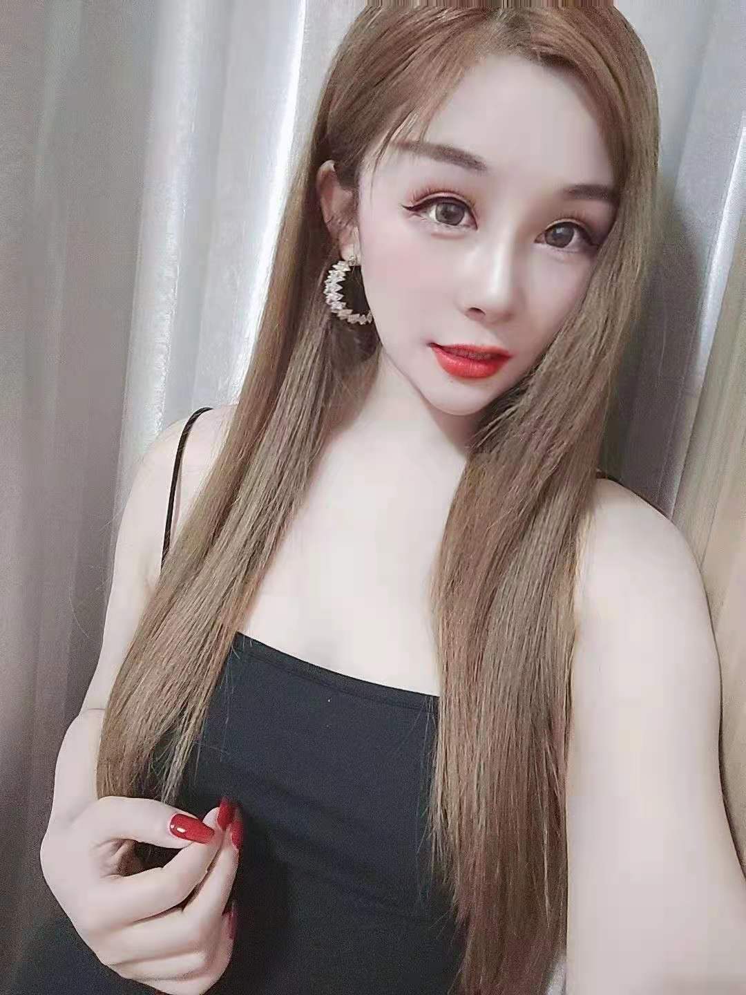 【济宁】2021年4月18日济宁万佳北门的22岁本地少女