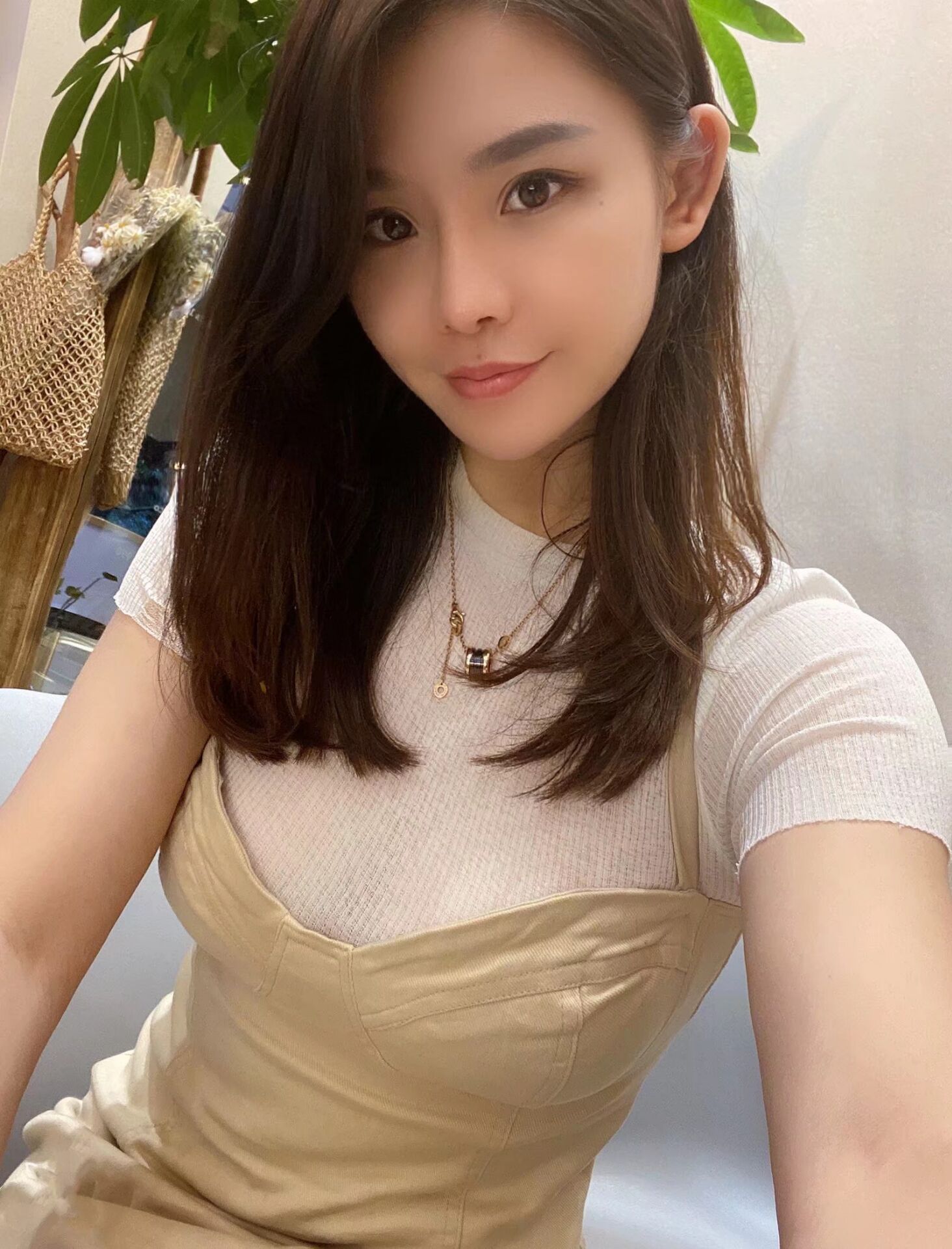 郫都区喇美：颜高腿长好身材，多汁粉嫩邻家女友范