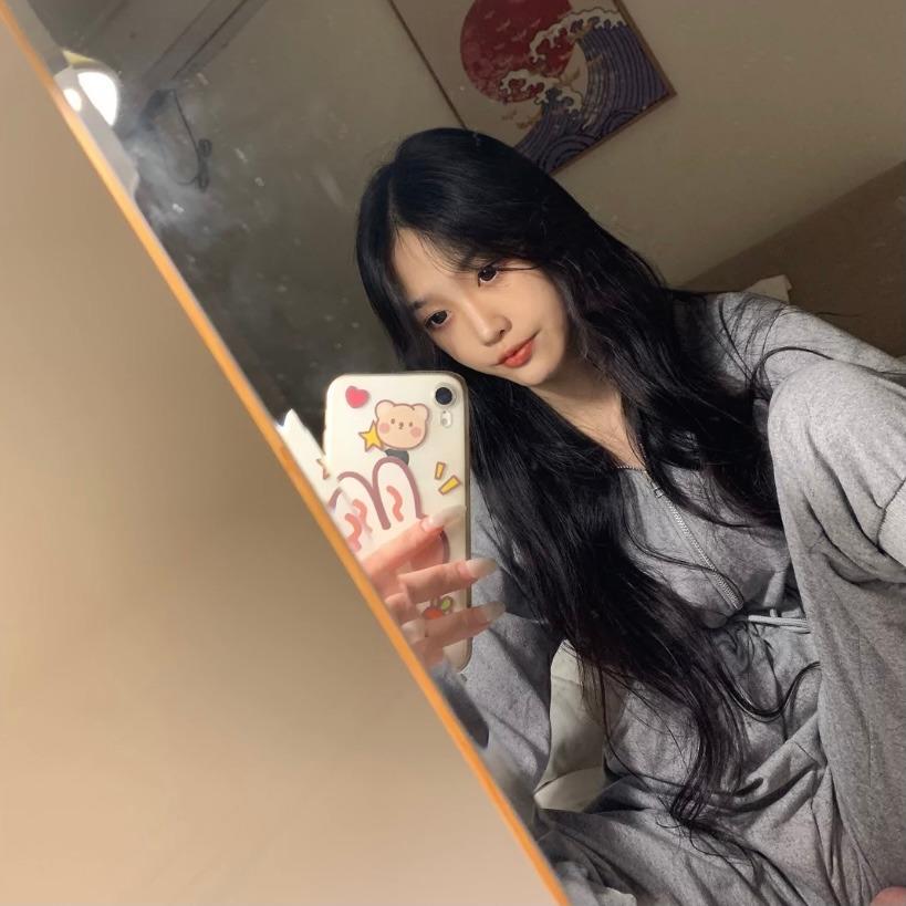 [成都]2021年7月14日刚毕业不久的年轻小美女