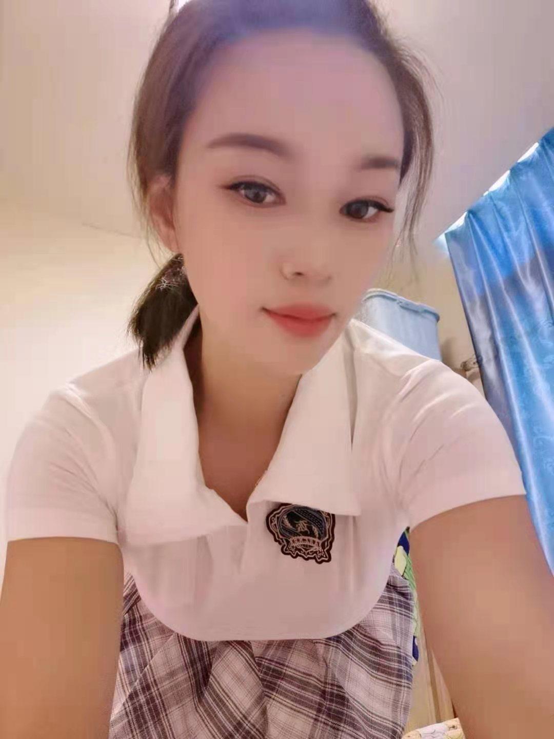 邻家感觉的美妞，青春的味道，精力旺盛，性价比高