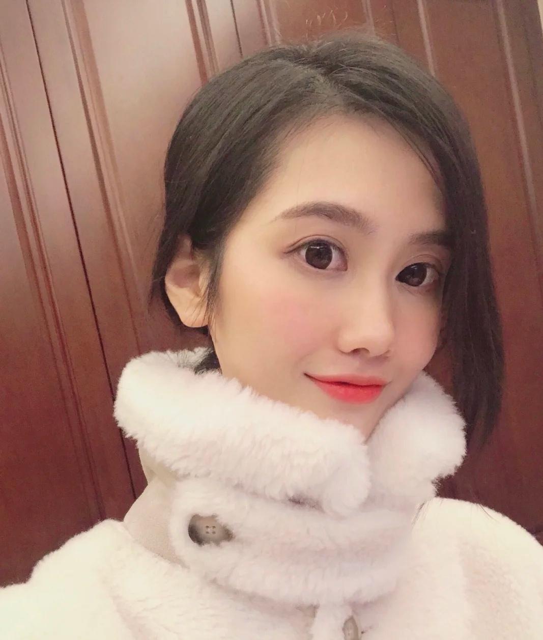 【成都】2021年7月20日成都健身美女，丰胸翘臀身材好，直接逼逼扣出水