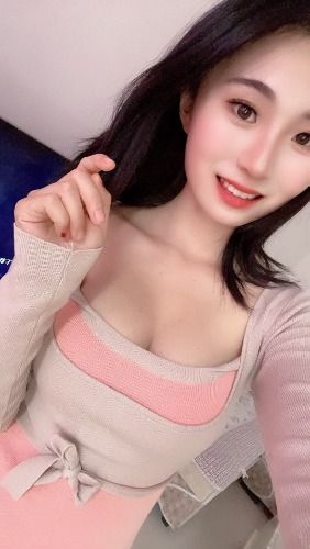 暑假极品大学生妹兼职鲍鱼粉嫩小穴紧配合好后入很紧