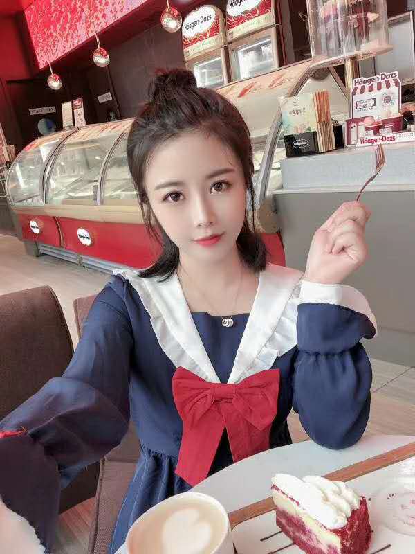 白云区迷人精：羞涩大奶子，长腿短裙套丝袜高跟，三点粉嫩紧紧紧