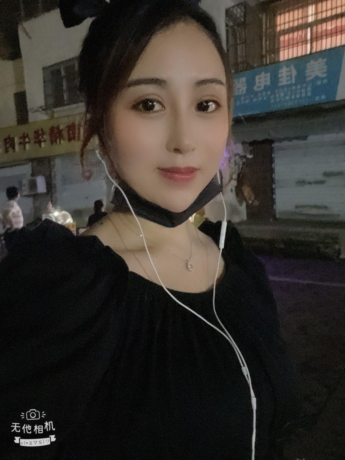[成都]2021年8月10日青羊区富力中心御姐型美女