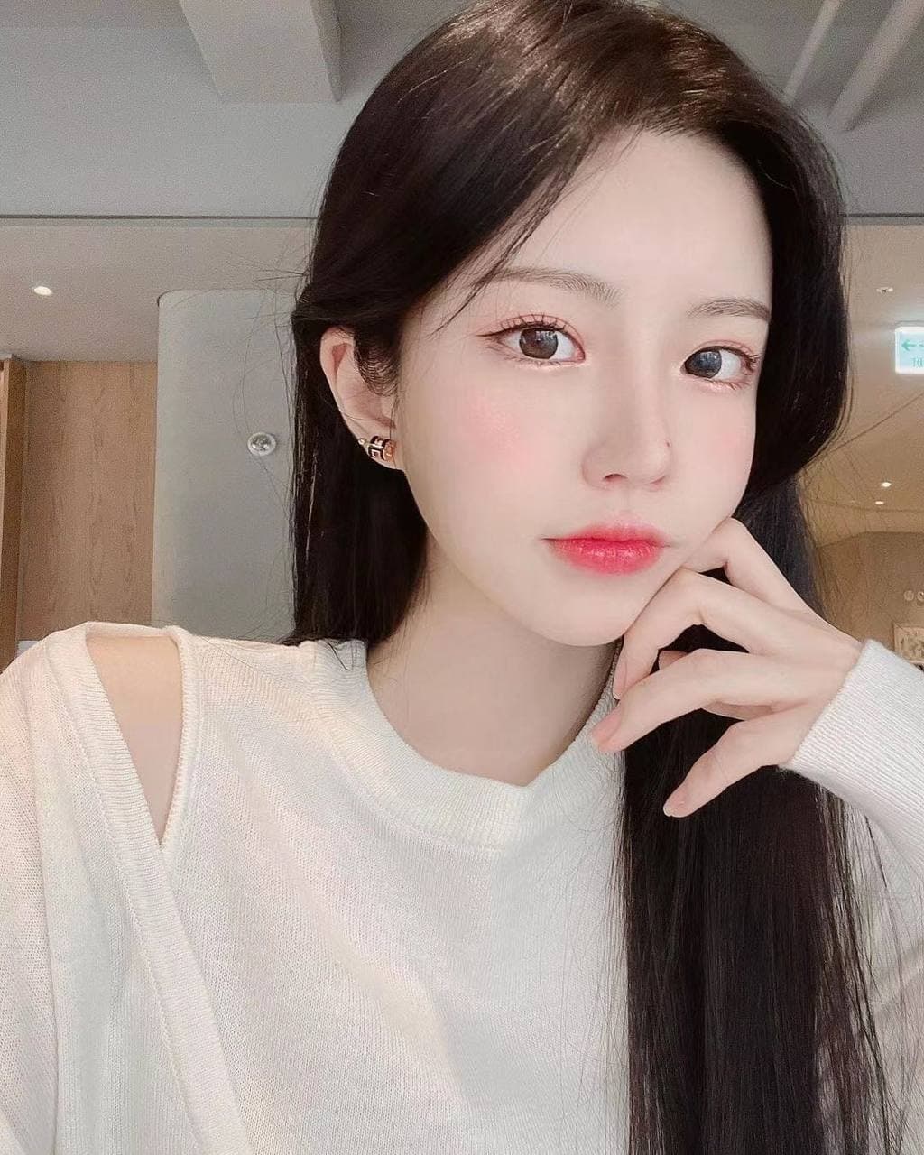 天府广场玫瑰，清纯可爱小美女，口活了得，做爱花样多，水箫给力