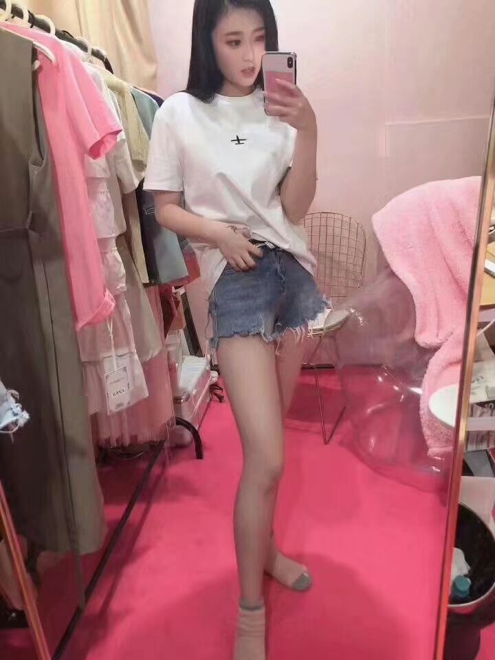 龙华梅子：下海新人，三点粉嫩，大胸照片真实样貌乖
