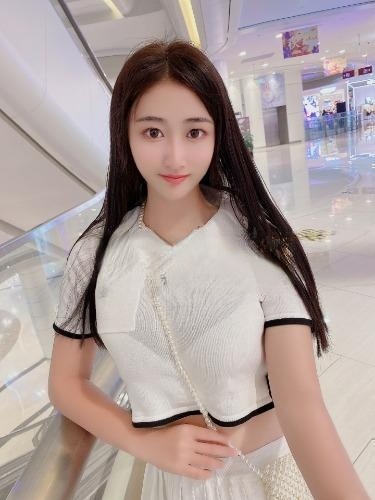 南山天鹅肉：高颜值清新小萝莉，逼紧青涩色粉红.