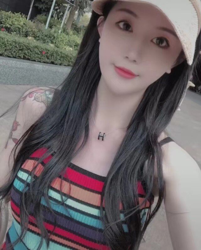 天河区冷美人：胸挺臀翘下面紧，水多粉嫩耐操骚劲嗨