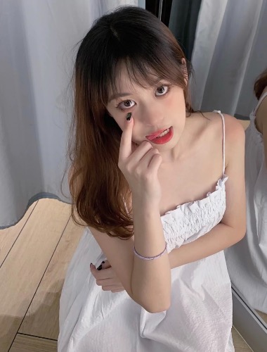 今天刚上班的小妹