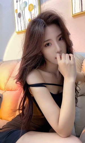 【包头】新来的兼职小妹，肤白貌美，身材一流，粉嫩鲍鱼玩得开，敏感体质水多亦高潮