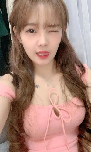 【石家庄】裕华新来极品嫩妹，温柔性感甜美爽翻天，小穴粉嫩汁多值得一试