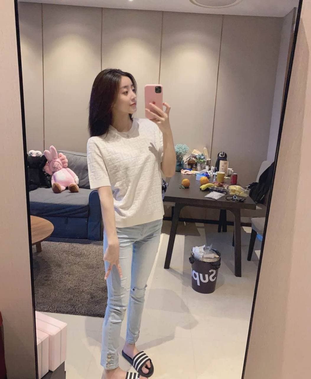 00后纯兼职小美女乖巧可爱