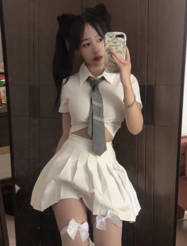 【广州】荔湾区兼职小嫩妹，身材一流，清纯浪骚，鲍鱼粉嫩小穴紧，颜射，让人罢不能