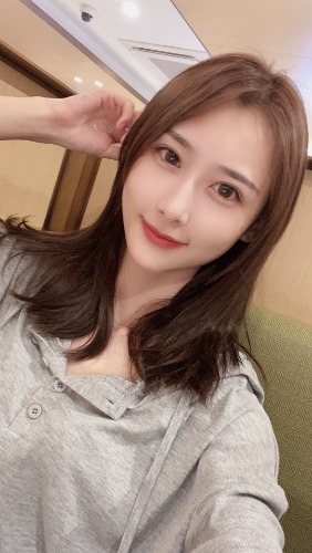 【太原】新来兼职嫩妹极媚极骚，看似清纯实则骚货水超多年轻漂亮