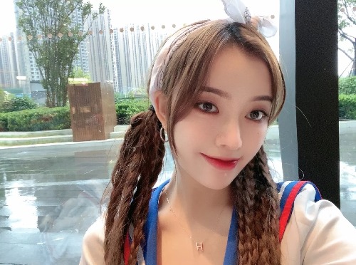 [郑州]已验证个人兼职嫩妹子、刚下海汁多嫩鲍、皮肤雪白偶尔兼职开