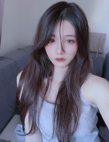 【青岛】李沧兼职小嫩妹，身材一流，清纯浪骚，鲍鱼粉嫩小穴紧，颜射，让人罢不能