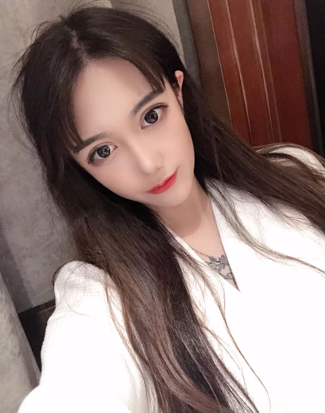 推荐一个嫩滑优质高挑粉嫩的妹子