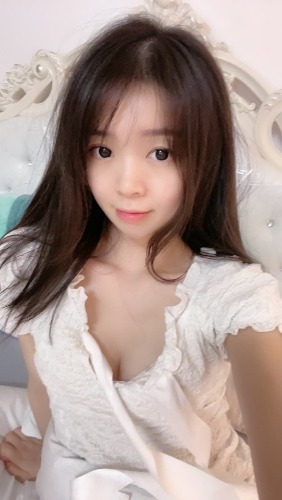 东莞22岁萝莉cos被爆操被干到抽搐射了满脸