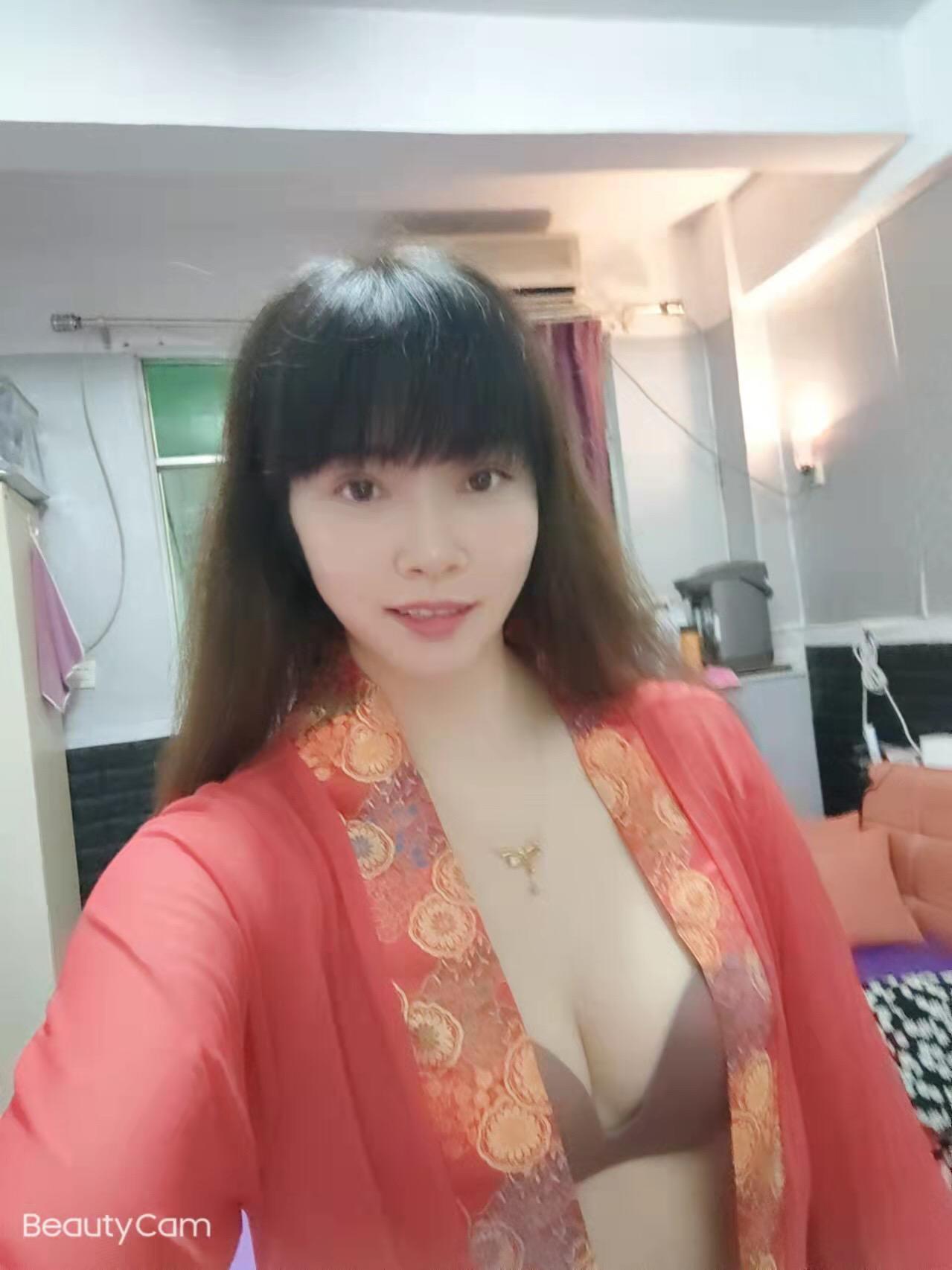 【深圳罗湖】2022.1.10美臀人妻，大白屁股欲求不满的往JJ上怼