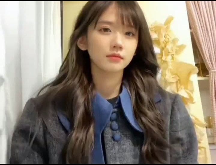 小颜值中等，不算差的。身高不高，