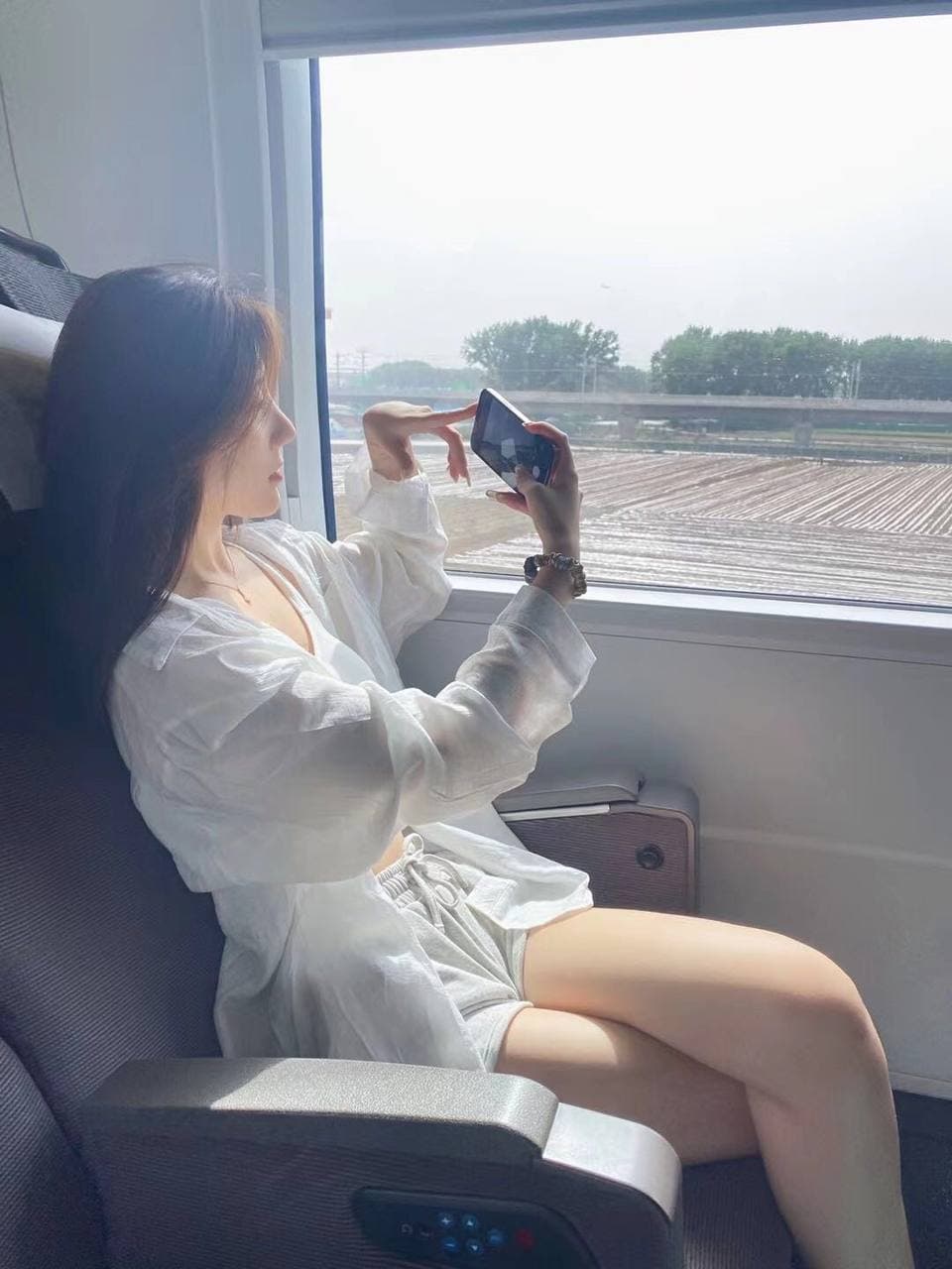 颜值身材没有写真照片上那么惊艳。