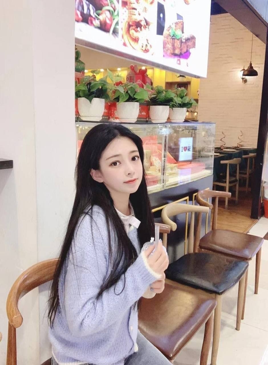 很骚，可以随便玩，胸敏感，叫声好听