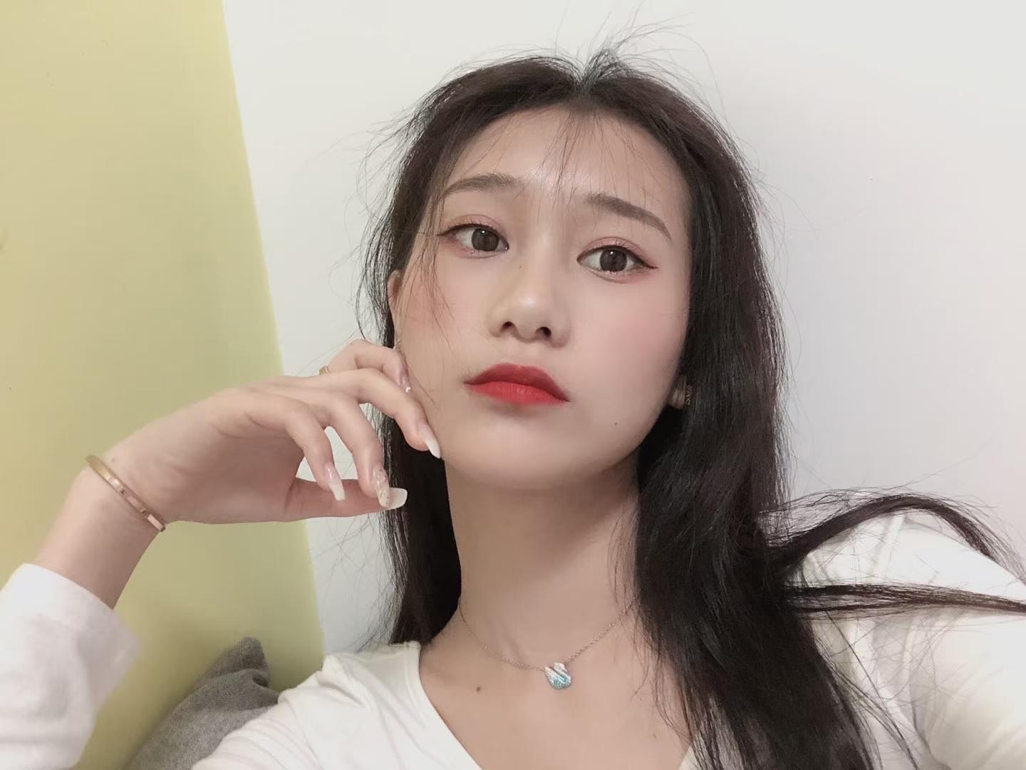 [郑州]2022年1月25日天旺广场对面的简单小妹子