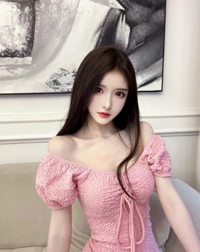 【成都】兼职小嫩妹，身材一流，清纯浪骚，鲍鱼粉嫩小穴紧，颜射，让人欲罢不能