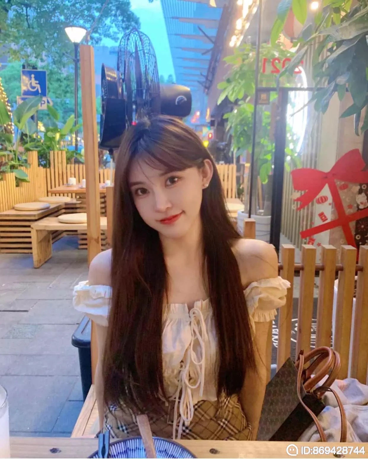 皮肤白，胸很软，服务主动放得开