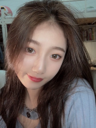 验证私人白嫩水润闷骚型妹妹，胸大翘臀开放互动爽翻天。