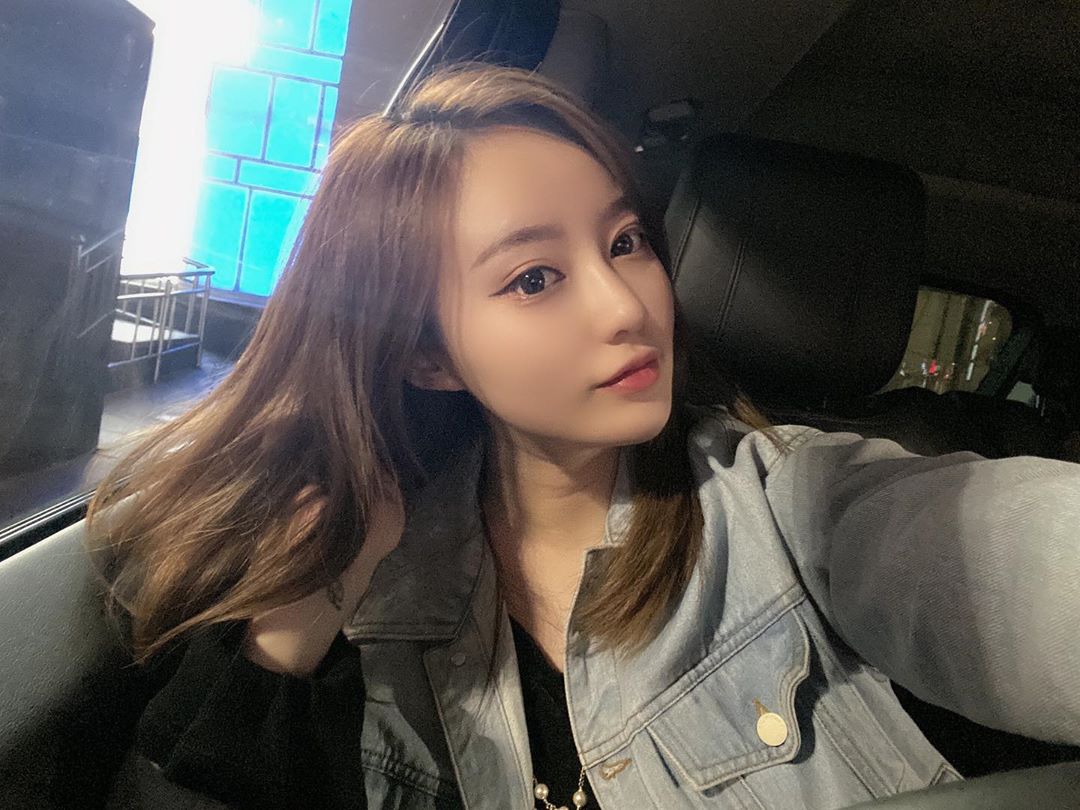 妹子很年轻，服务很好有喜欢的可以去看看