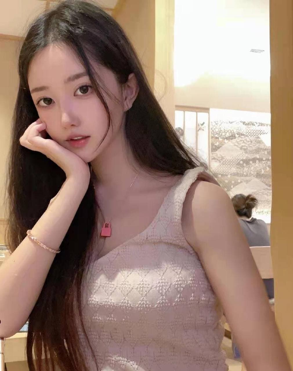 最后妹子丝袜还被我撕了挺爽的哈哈：