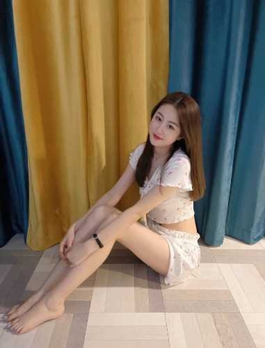 【郑州】新来小妹性感可人水嫩多汁后入式大叫玉女吸精让人欲罢不能