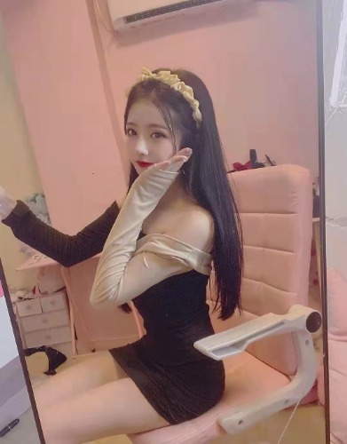 山东青岛新开发颜值超正的妙龄美人，温柔如女友会侍候人，骚起来真是受不了